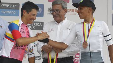 Esteban Chaves y Nairo Quintana en el podio del campeonato nacional de ruta en Bucaramanga.