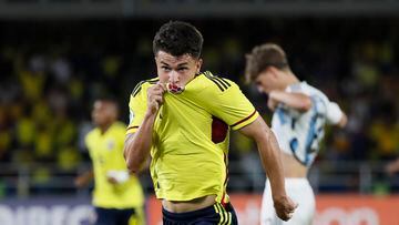 Colombia sabe sufrir: Vence a Argentina y va a la fase final