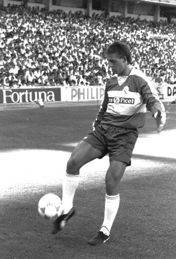 En 1989 llegó como tercer portero a la primera plantilla del Real Madrid. En las dos temporadas que estuvo apenas tuvo minutos aunque debutó en Liga frente al Atlético de Madrid en el Calderón en la penúltima jornada de la 89/90, el partido acabó empate a
