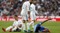 Juankar, del M&aacute;laga, se rompi&oacute; el ligamento cruzado de la rodilla durante el partido ante el Real Madrid.