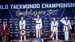 La taekwondista española Cecilia Castro posa en el podio tras ganar el bronce en la categoría de -67 kg. en los Mundiales de Taekwondo de Guadalajara (México).