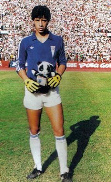 Patricio Toledo: Otro gran arquero que dio Universidad Católica al fútbol chileno. Ganó seis campeonatos con la UC, incluida la Copa Interamericana de 1994, única certamen internacional que hasta ahora logró la escuadra de San Carlos de Apoquindo.