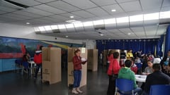 Colombianos votando en elecciones legislativas.