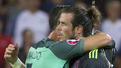 Cristiano Ronaldo y Gareth Bale se abrazaron tras el partido.