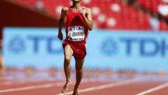 Abdulah Al-Qwabani corriendod descalzo su prueba en el Mundial de Atletismo