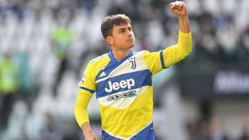 TURIN, ITALY - MARCH 20: Paulo Dybala of Juventus celebrates after scoring their team&#039;s first goal during the Serie A match between Juventus and US Salernitana at Allianz Stadium on March 20, 2022 in Turin, Italy. (Photo by Valerio Pennicino/Getty Im