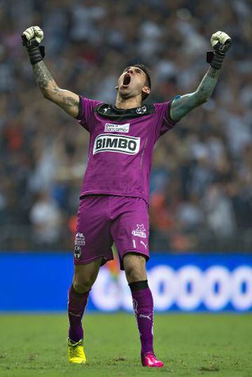 Jonathan Orozco festeja el gol de Rayados.