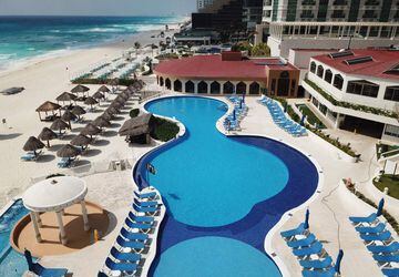 Debido a las restricciones, varios hoteles del caribe mexicano está prácticamente vacíos.