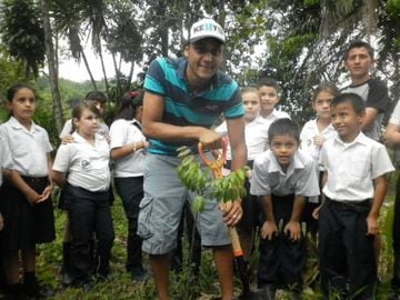 Navas no se olvida de sus orígenes: aquí el día que visitó una escuela en su natal Costa Rica.