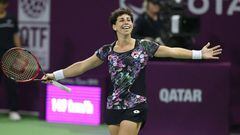 Carla Su&aacute;rez celebrates after winning the Qatar Open. 