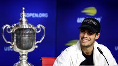 NEW YORK, NEW YORK - SEPTEMBER 11: Carlos Alcaraz of Spain looks at the championship trophy and smiles during a news conference after defeating Casper Ruud of Norway during their Men�s Singles Final match on Day Fourteen of the 2022 US Open at USTA Billie Jean King National Tennis Center on September 11, 2022 in the Flushing neighborhood of the Queens borough of New York City.   Julian Finney/Getty Images/AFP