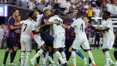 LAS VEGAS, NEVADA - JULY 23: Barcelona and Real Madrid players scuffle during their preseason friendly match at Allegiant Stadium on July 23, 2022 in Las Vegas, Nevada. Barcelona defeated Real Madrid 1-0.   Ethan Miller/Getty Images/AFP
== FOR NEWSPAPERS, INTERNET, TELCOS & TELEVISION USE ONLY ==