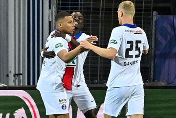 Kylian Mbappé celebrates with Idrissa Gueye and Mitchel Bakker after scoring in the French Cup semi-final.