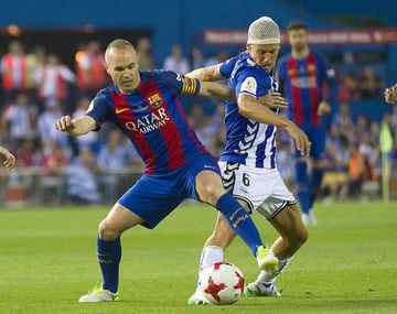 Llorente (right) tussles for the ball with Barcelona's Andrés Iniesta during the Copa del Rey final on Saturday.