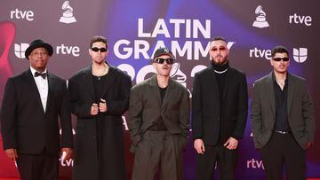 Feid posa durante el photocall previo a la gala de entrega de los Latin Grammy 2023.