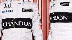 Monos de los pilotos de McLaren con los patrocinadores del equipo.