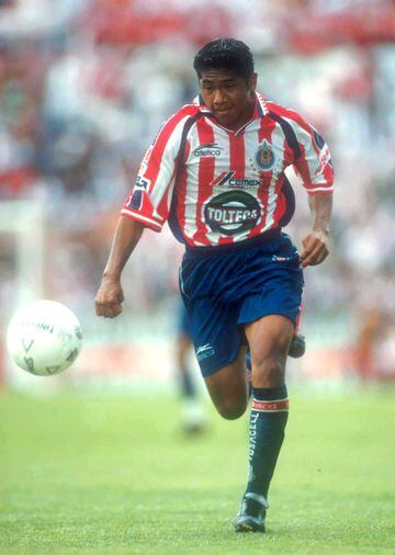 Nava Álvarez defendió los colores de Chivas y América por algunas temporadas, sin embargo su carrera no fue tan seguida y terminó sus días como futbolista en el Juventud Escuintleca de Guatemala