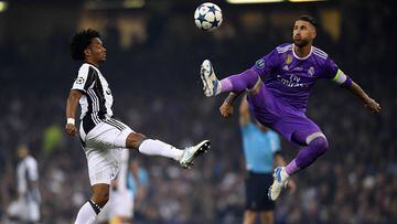 Juan Guillermo Cuadrado en la disputa del bal&oacute;n con Sergio Ramos en la final de la Champions League entre Juventus y Real Madrid