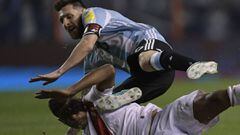 Argentina&#039;s Lionel Messi and Peru&#039;s Wilder Cartagena fall during their 2018 World Cup football qualifier match in Buenos Aires on October 5, 2017. / AFP PHOTO / JUAN MABROMATA