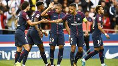 Los jugadores del PSG celebran un gol en un partido de la liga francesa.