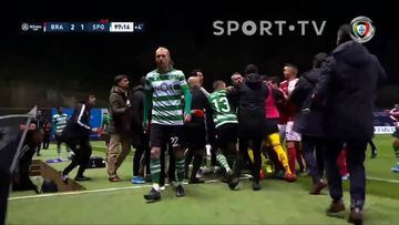 Mathieu, un lío en Portugal: Error en el gol, patada y expulsión
