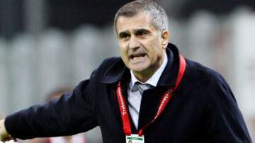 En el Besiktas está Senol Günes de 63 años, es el técnico con mayor edad de la liga turca.