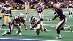 St. Louis Rams&#039; Ricky Proehl (C) dives into the end zone to score late in the fourth quarter and tie the game against the New England Patriots in Super Bowl XXXVI, in New Orleans February 3, 2002. The Patriots kicked a last second field goal to defea