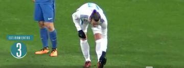 Gareth Bale, estirando durante el Real Madrid-Fuenlabrada de Copa del Rey.