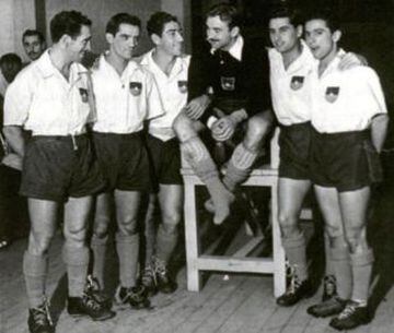 Máximo Garay dirigió a la Roja capitaneada por Sergio Livingstone en los cuatro partidos del Sudamericano de 1941.
