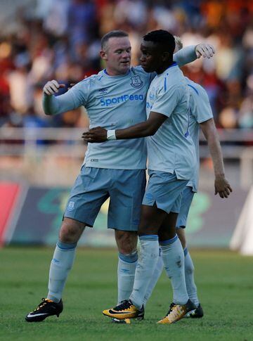 Everton's Wayne Rooney celebrates scoring their first goal with Ademola Lookman.