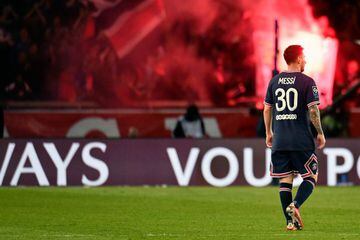 19 September 2021, France, Paris: PSG's Lionel Messi leaves the pitch after the final whistle of the French Ligue 1 soccer match between Paris Saint-Germain FC and Lyon at Parc des Princes Stadium.