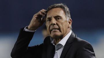 Argentina&#039;s Boca Juniors coach Miguel Angel Russo gestures during the Copa Libertadores quarterfinal football match against Argentina&#039;s Racing Club, at Presidente Peron Stadium in Avellaneda, Buenos Aires Province, Argentina, on December 16, 2020. (Photo by Juan Ignacio RONCORONI / various sources / AFP)