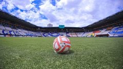 Así luce el balón de la Liga MX Femenil en el Estadio Hidalgo.