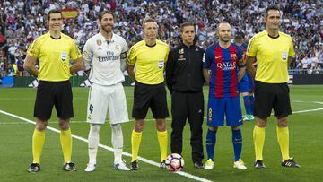 Real Madrid- Barcelona. Sergio Ramos e Iniesta antes del partido.