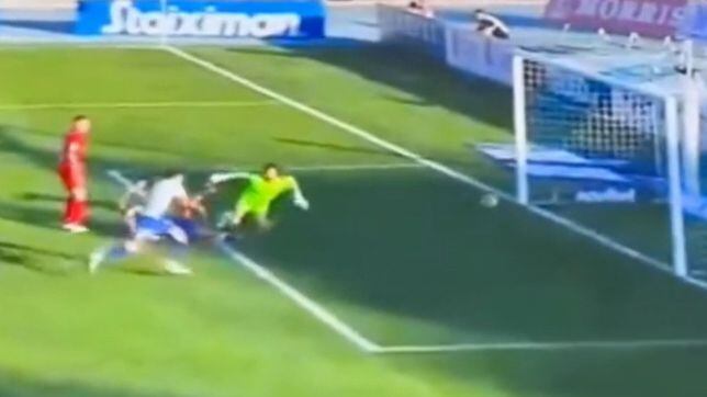 Diego Valencia debutó en Grecia y en el gol de su equipo pasó esto: ¡por poco!