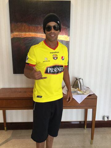 En otra edición de la “Noche Amarilla” Ronaldinho también fue invitado especial.