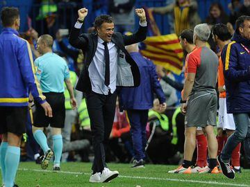 Barcelona&#039;s coach Luis Enrique (C) celebrates after winning the Spanish &quot;Copa del Rey&quot; (King&#039;s Cup) final match FC Barcelona vs Sevilla FC at the Vicente Calderon stadium in Madrid on May 22, 2016. / AFP PHOTO / CRISTINA QUICLER