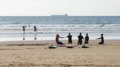 La playa de Anza (Agadir, Marruecos) es perfecta para principiantes que quieran iniciarse en el surf.