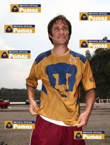 Al igual que su gran amigo Diego Luna, también Gael García es fiel seguidor de Pumas.