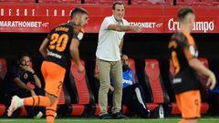 Valencia&#039;s Spanish coach Voro Gonzalez gestures during the Spanish league football match Sevilla FC against Valencia CF at the Ramon Sanchez Pizjuan stadium in Seville on July 19, 2020. (Photo by CRISTINA QUICLER / AFP)