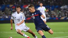 Bosnia-Herzegovina's defende Branimir Cipetic (L) fights for the ball with France's defender Lucas Digne during the FIFA World Cup Qatar 2022 qualification Group D football match between France and Bosnia-Herzegovina, at the Meineau stadium in Strasbourg, eastern France, on September 1, 2021. (Photo by FRANCK FIFE / AFP)