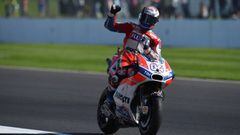 Ducati Team&#039;s Italian rider Andrea Dovizioso celebrates first place after the MotoGP race of the British Grand Prix at Silverstone circuit in Northamptonshire, southern England, on August 27, 2017. / AFP PHOTO / Oli SCARFF