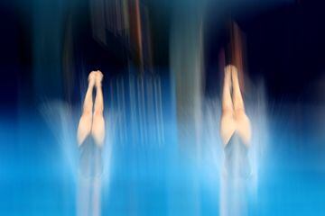 El fotógrafo del personal de Getty Images es un experto en cubrir deportes acuáticos y esta imagen es un ejemplo de ello. Aquí, se puede evidenciar la belleza y la simetría del clavado sincronizado mientras Haruka Enomoto y Hazuki Miyamoto del equipo de Japón compiten durante las finales femeninas de trampolín de 3 metros en el segundo día de los Juegos Olímpicos de Tokio 2020.