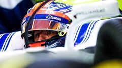 Robert Kubica subido en el Williams durante el test de Abu Dhabi.