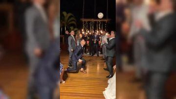 Nueva tradición en bodas: dominar un balón de futbol