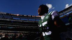 EAST RUTHERFORD, NJ - OCTOBER 23:  Brandon Marshall #15 of the New York Jets runs onto the field before playing against the Baltimore Ravens at MetLife Stadium on October 23, 2016 in East Rutherford, New Jersey.  (Photo by Al Bello/Getty Images)