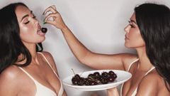 Kourtney Kardashian y Megan Fox para SKIMS v&iacute;a Instagram (@kourtneykardash).