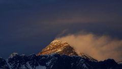 Imagen de la cima del Monte Everest, la cumbre m&aacute;s alta del mundo.