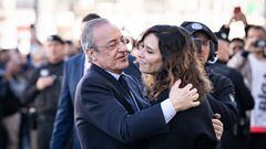 La presidenta de la Comunidad de Madrid, Isabel Díaz Ayuso, saluda al presidente del Real Madrid, Florentino Pérez, a la llegada a la Real Casa de Correos. 