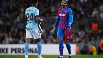 BARCELONA, SPAIN - MAY 10: Ronald Araujo of FC Barcelona acknowledges Jeison Murillo of RC Celta de Vigo who leaves the pitch after being shown a red card during the La Liga Santander match between FC Barcelona and RC Celta de Vigo at Camp Nou on May 10, 2022 in Barcelona, Spain. (Photo by Alex Caparros/Getty Images)
